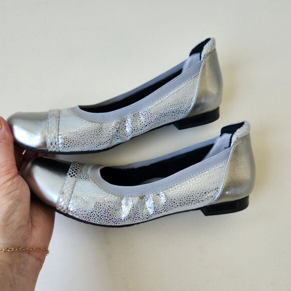 Ros Hommerson Ronnie Silver Shiny Metallic Ballet Flats Glam Feminine Party 7.5 - Picture 3 of 10